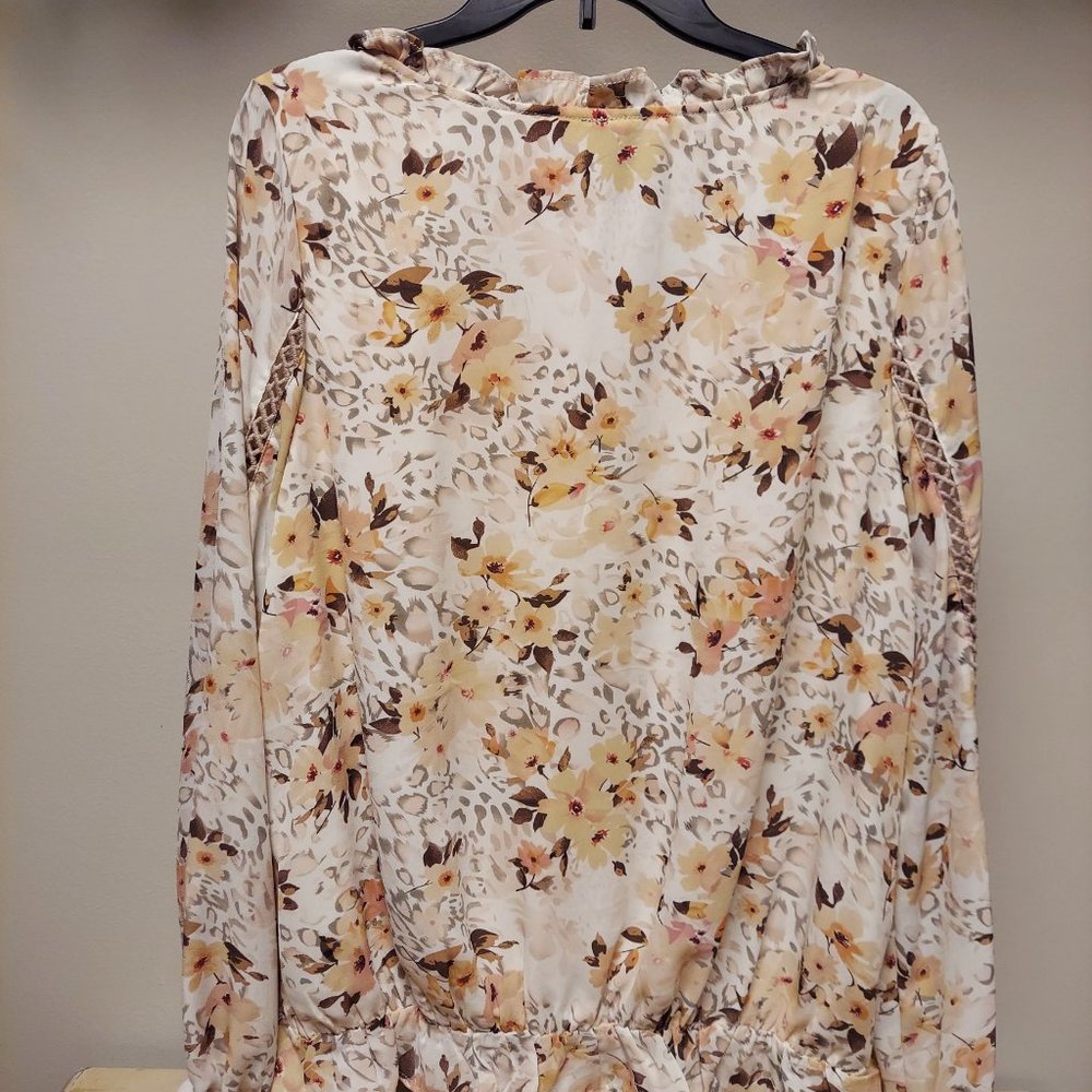 Buckle Blouse - Picture 2 of 3